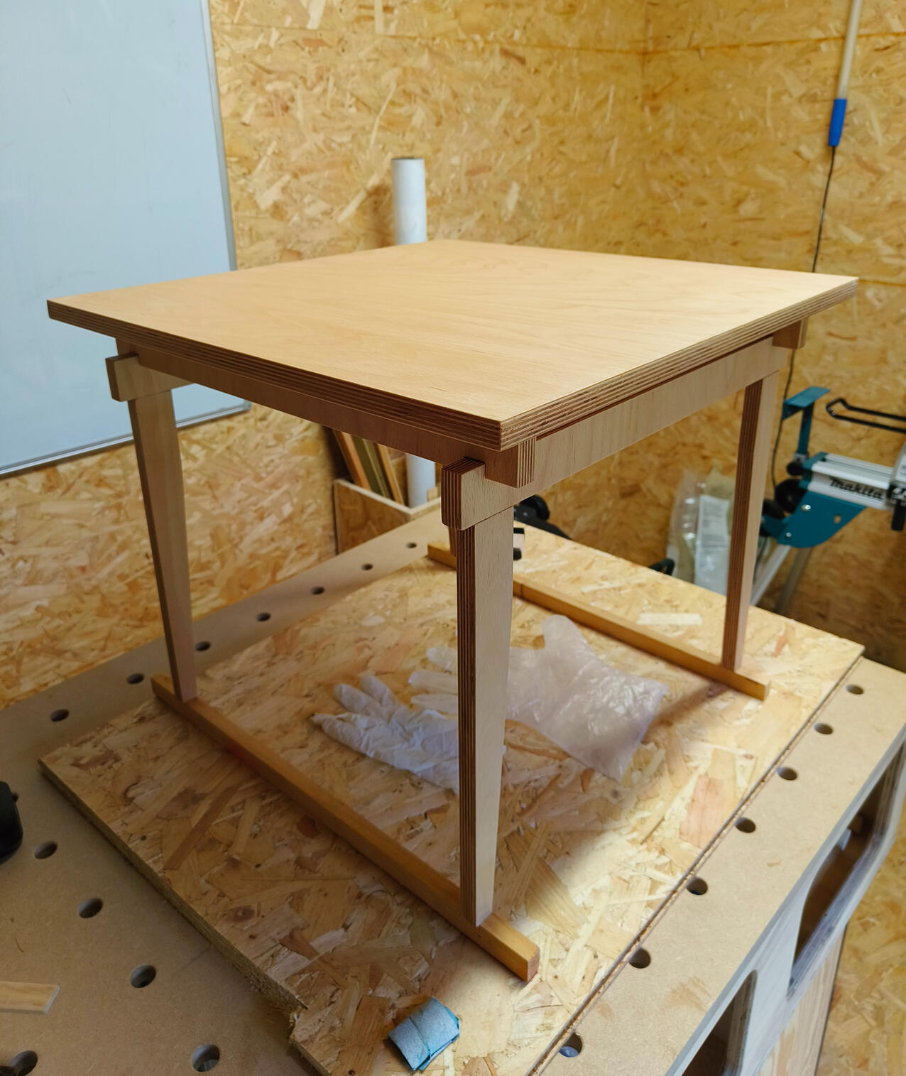 Houten bijzettafel Houten bijzettafel