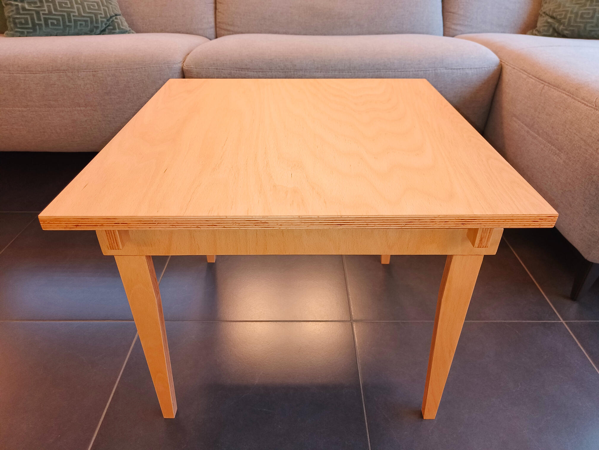 Houten bijzettafel Houten bijzettafel