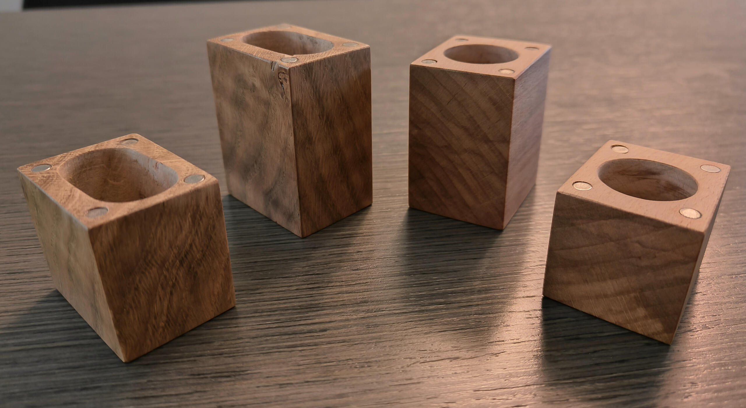 Beuk (rechts), eik (links)