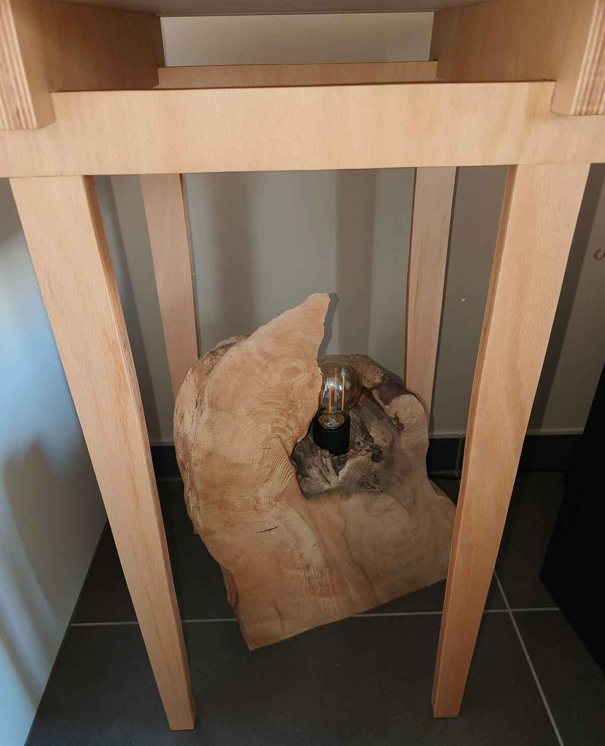 Houten bijzettafel Houten bijzettafel