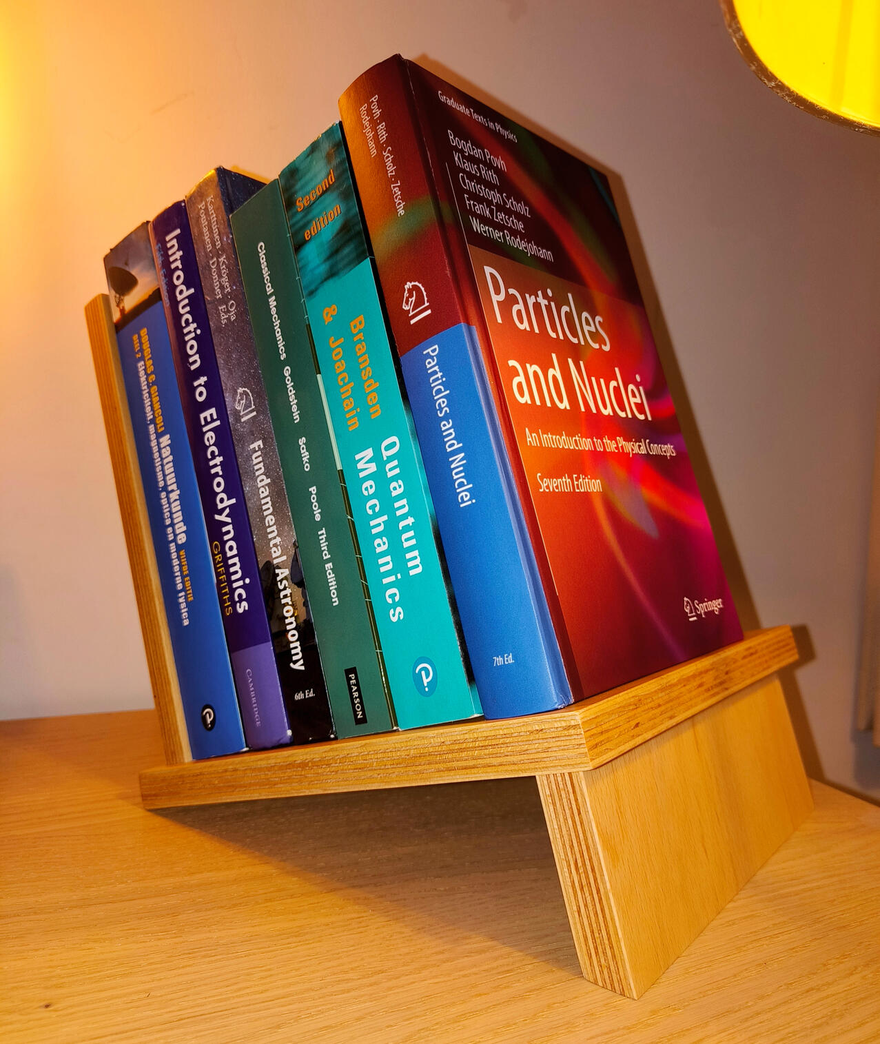Houten boekensteun Houten boekensteun