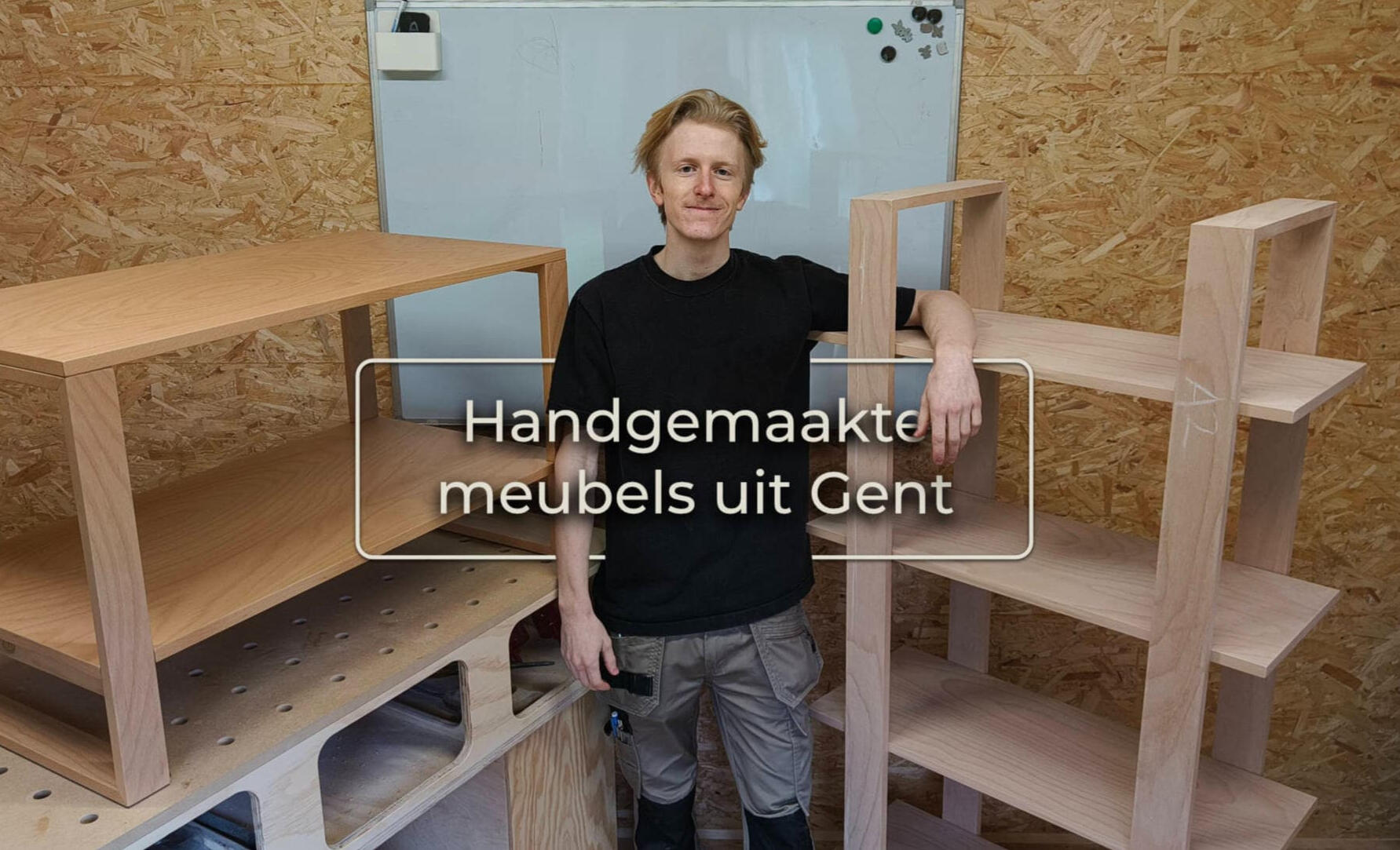 Ik, Pieter Lemmens, die in mijn atelier sta voor twee meubelstukken die ik gemaakt heb. Namelijk een bijzettafel en open kast.